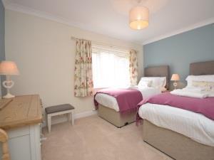 Twin bedrooms available at Holiday Cottages.