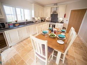 The kitchen and dining area at Albatross self-catering property in Hunstanton.