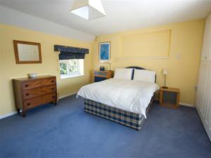 A lovely, spacious double bedroom.