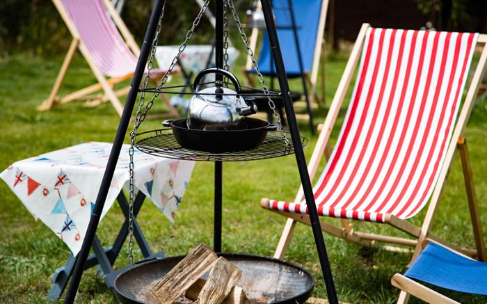 enjoy cooking your meals over an open fire here at Hunstanton Glamping, just a 2 minute walk from the beach