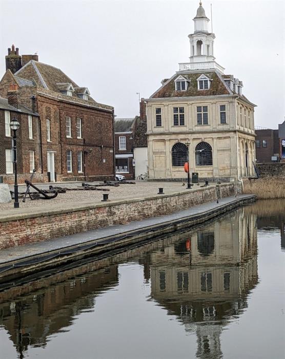 1. Town Guides logo - white writing on a red background.
2. Photograph of the Custom House, King's Lynn.