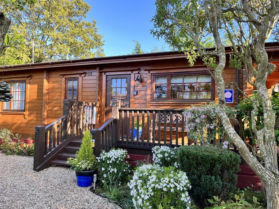 Spacious log cabin in the village of Heacham.  Two bedrooms to sleep four (one double and one twin).